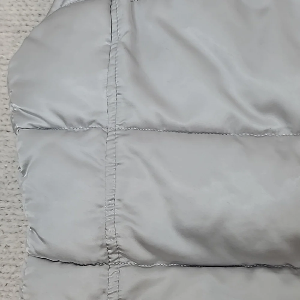 Old Navy Kids Full Zip Quilted Puffer Fleece Lined Vest Jacket in Silver/Gray